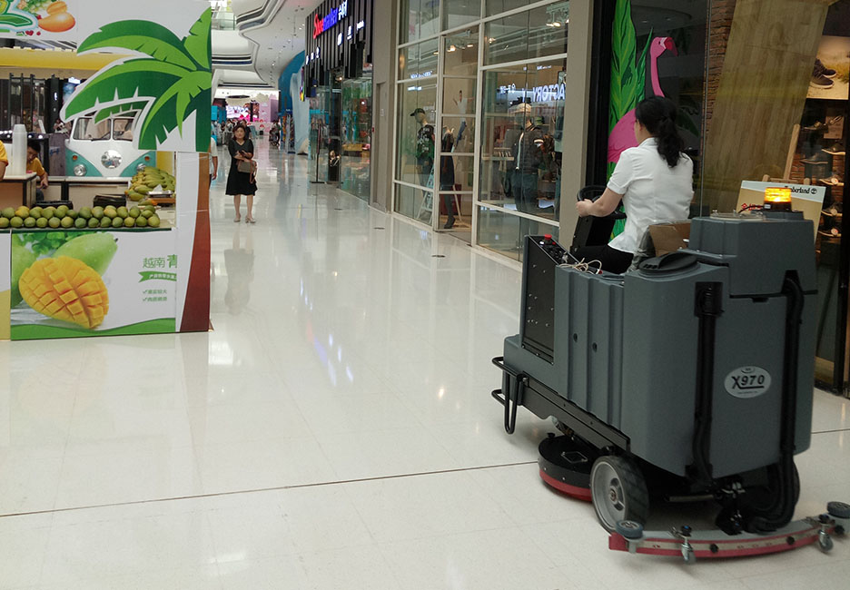江西大型清潔設(shè)備多功能洗地機和電動<a href=http://www.yintongjiaxiao.cn target=_blank class=infotextkey>掃地車生產(chǎn)廠</a>